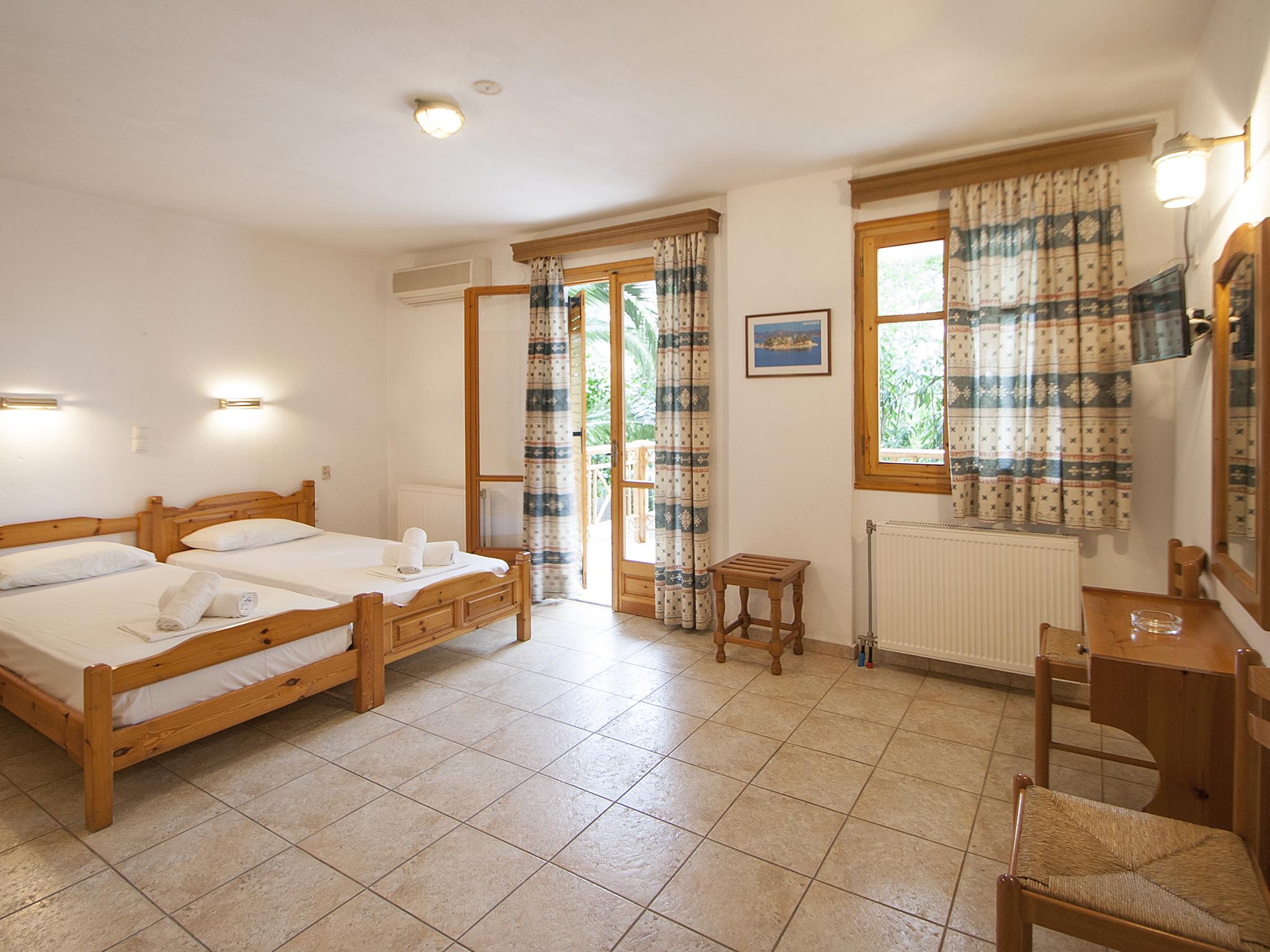 Laura Skiathos Buitenkant foto