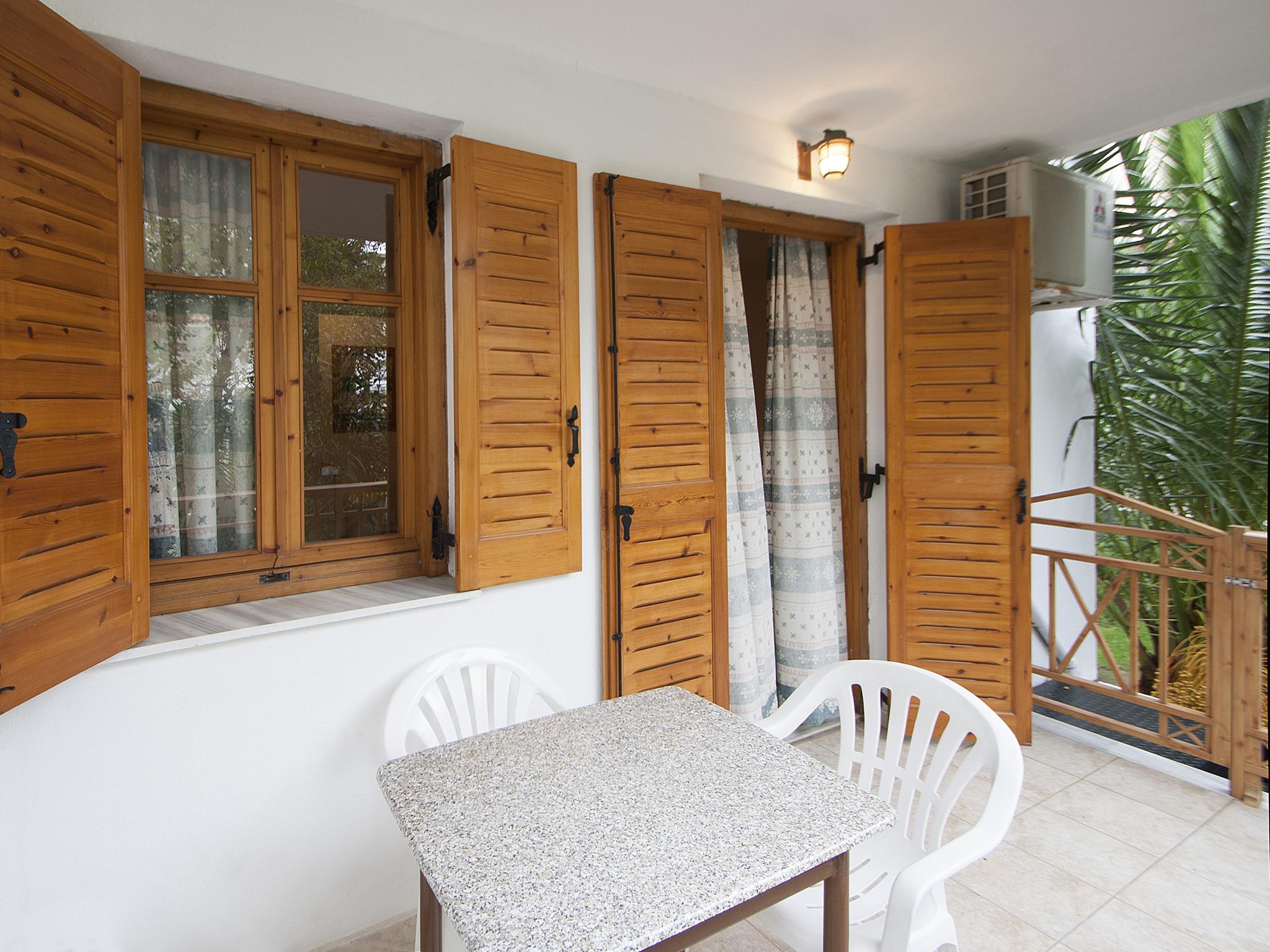 Laura Skiathos Buitenkant foto