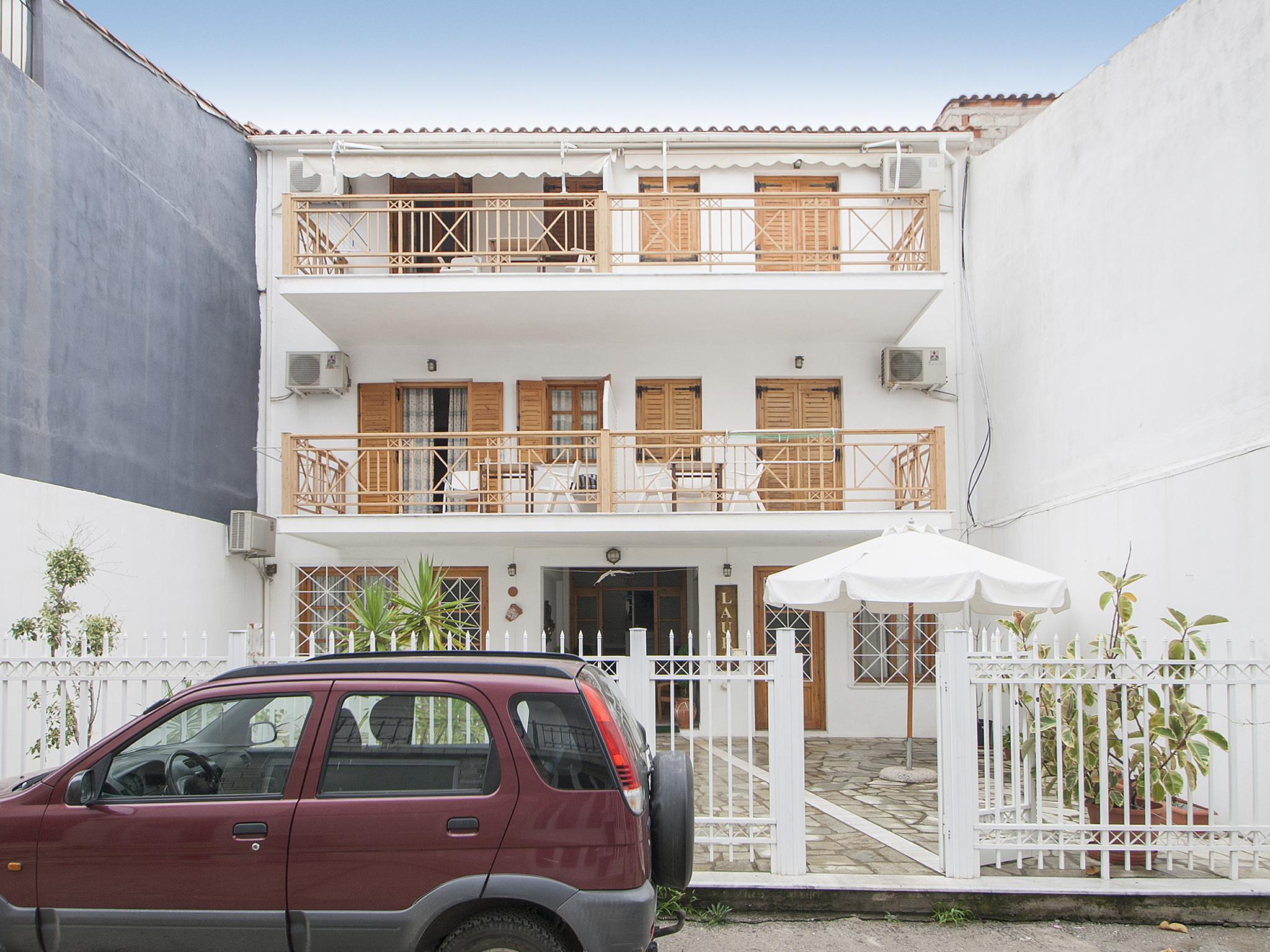 Laura Skiathos Buitenkant foto